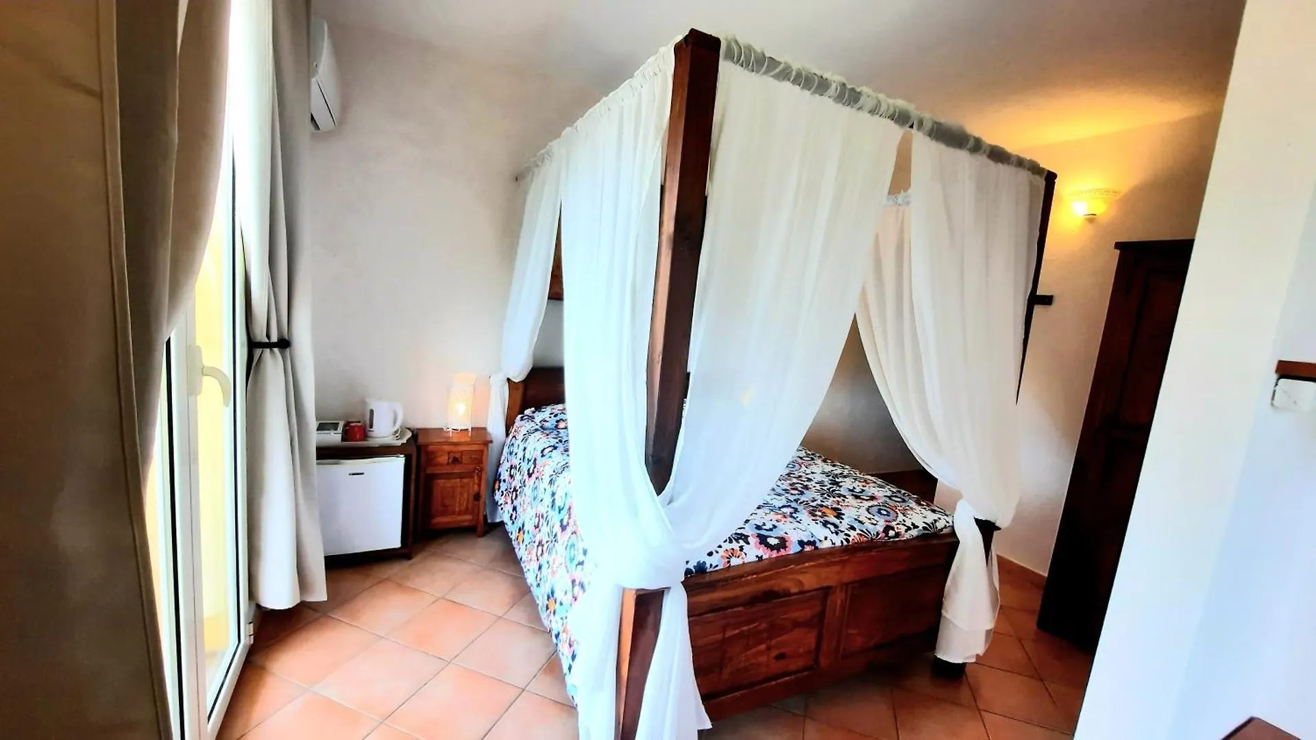 Villa Agnese Badesi Bed & Breakfast
